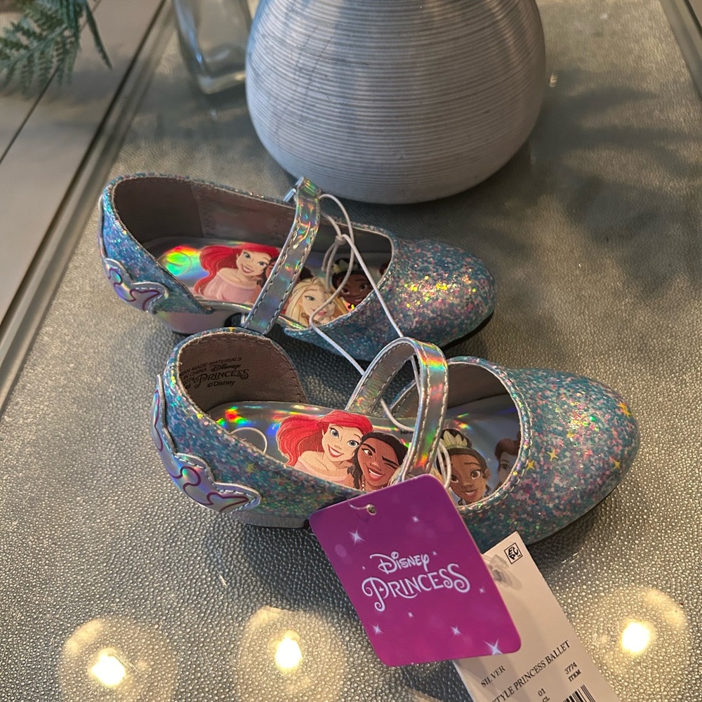 Disney Princess Toddler shoes: size7